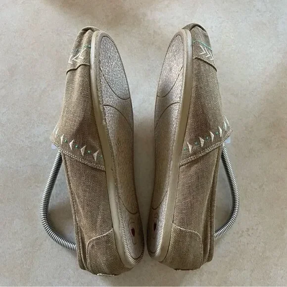 Bobs Skechers Memory Foam Women’s plush Feather shoes size 9 embroidery Aztec - Picture 4 of 8